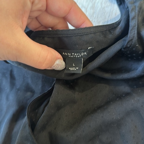 Ann Taylor Loft women’s black pok -a-dot women’s crisscross top - Picture 6 of 6